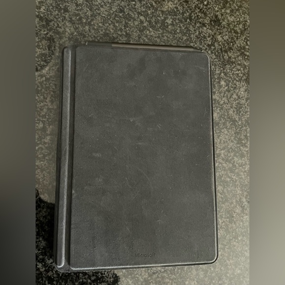 Microsoft Surface Go 2 10.5” 128 GB Tablet with Pen and Keyboard and charger - Picture 5 of 6